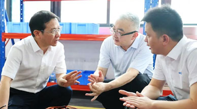 贛州市委書記黃喜忠實地調研贛州雷茨等企業，專題研究裝備制造產業高質量發展