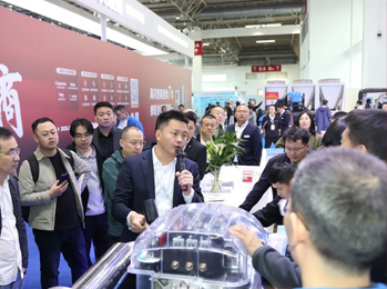 30載中國供熱展盛大啟幕，雷茨400㎡豪華展位重點(diǎn)展示磁懸浮壓縮機(jī)